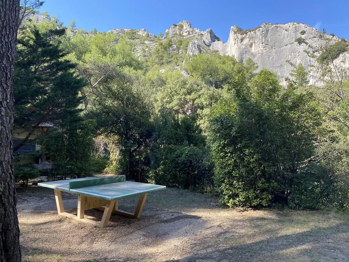 *** Κάμπινγκ Camping De La Vallee Heureuse Orgon Γαλλία