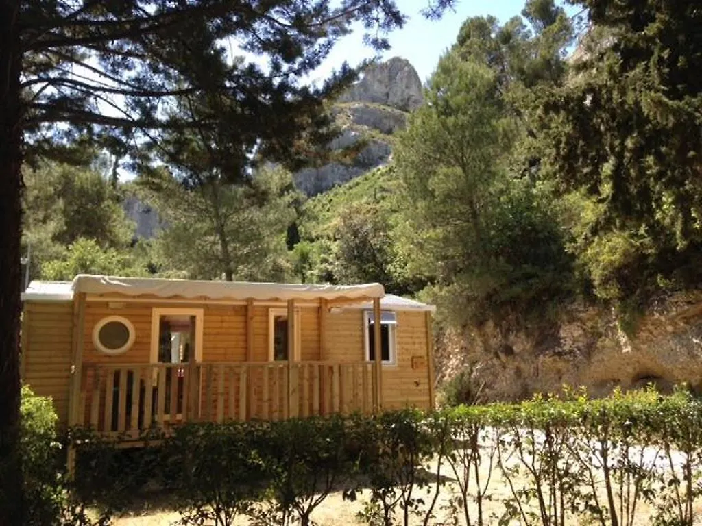Campingplatz Villa Camping De La Vallee Heureuse Orgon